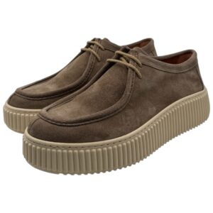 Scarpe uomo modello Wallabee in camoscio tortora